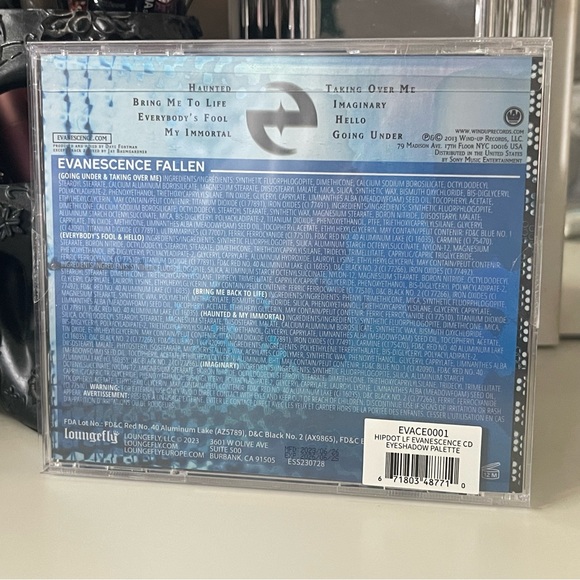 Evanescence Fallen Exclusive HipDot Cosmetics Eyeshadow Palette - Picture 7 of 10